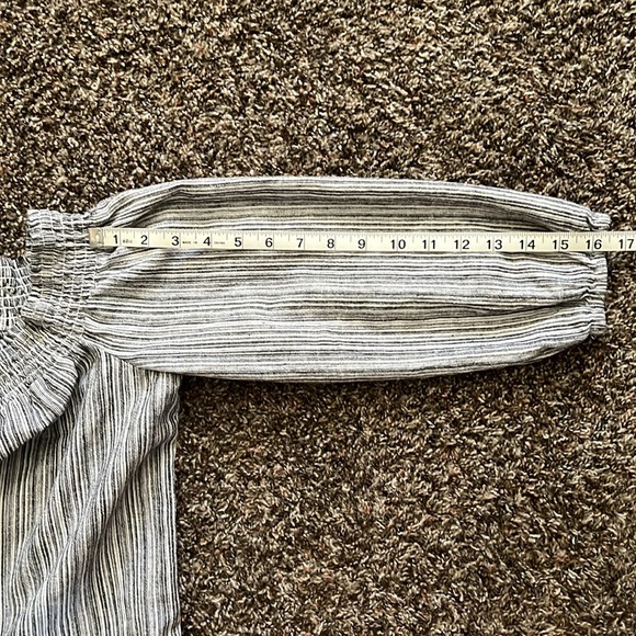 Vince Camuto Off the Shoulder Gray White Striped Dress, Size Small, Linen Blend - Picture 15 of 16